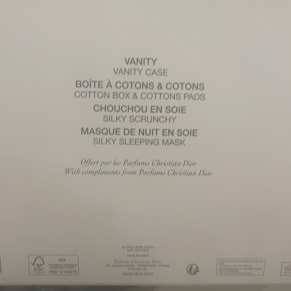 New in box absolutely stunning 4 piece Dior travel set⭐️VIP exclusive 💯 auth - Picture 3 of 12